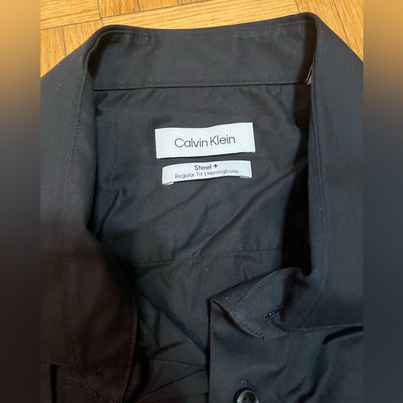 Button down - Picture 2 of 3